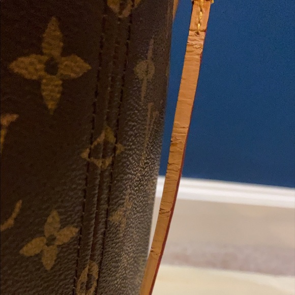 Louis Vuitton Neverfull MM - Picture 7 of 16